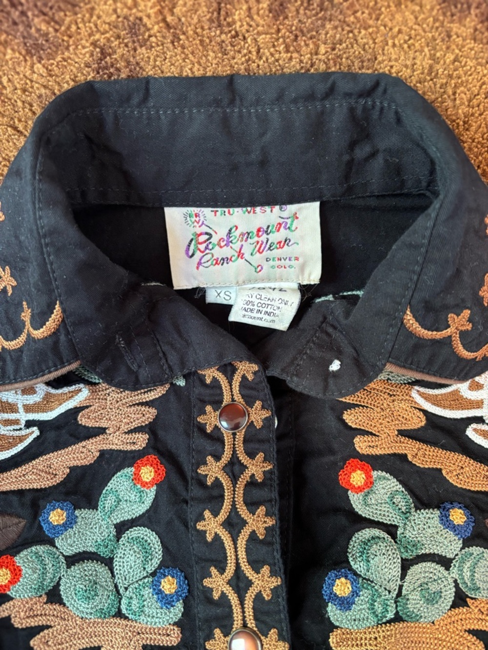 Rockmount pearl snap with intricate embroidery - Picture 2 of 8